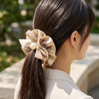 Serre-tête personnalisable de style élégant pour fête, avec nœud en dentelle et satin, perles, couleur champagne doré, fait main, élastique