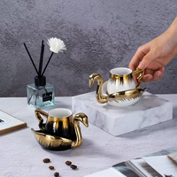 Ensemble de tasses à café en porcelaine de luxe, couleur tendance, en forme de cygne, 100 ml, avec bordure dorée.