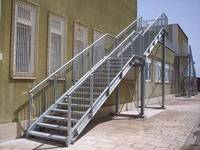Prima Chine usine industrielle préfabriquée poutre en métal C Type escalier en acier bâtiment escaliers extérieurs escaliers d'incendie