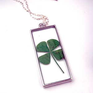 ขายส่งกรอบทองเหลืองโ<span class=keywords><strong>บ</strong></span>ราณทรงสี่เหลี่ยมเรซิ่นและโคลเวอร์สี่ใบสร้อยคอดอกไม้สําหรับเธอ - Product Image 5