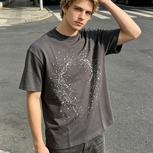 เสื้อยืดแขนสั้นผู้ชายผ้าฝ้ายคอโอประดับเพชรพลอย ทรงลำลอง ผ้าเจอร์ซีย์คอตตอน - Product Image 2