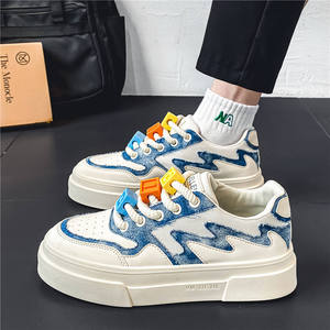 Zapatos de Skateboarding de Cuero para Hombre 2025, Zapatos Casuales con Suela Gruesa, Zapatos Planos de Lona Transpirables para Jóvenes que Aumentan la Altura - Product Image 2