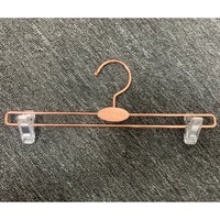 Cintres personnalisés avec logo et pinces pour sous-vêtements, bikinis, lingerie, maillots de bain et pantalons – Vente en gros pour présentation en magasin de vêtements
