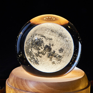 Luce notturna a proiezione a Led, carillon a sfera in cristallo 3D Base in legno, luna, terra, luce di proiezione con motivo a via lattea - Product Image 2