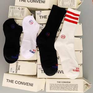 REMOULDカスタムロゴスポーツソックスギフトNo MoqプロモメンズカスタムクルーソックスロゴブランドジャカードニットカスタムOEMソックスメーカー - Product Image 1