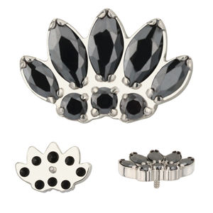 Pendiente de Hélice con Rosca Interna de Titanio 16G, Implante de Fábrica, 3 Circonitas Marquise y 3 Circonitas Redondas en la Parte Inferior - Product Image 5