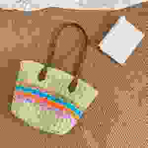 กระเป๋าสะพายไหล่สานสไตล์โบฮีเมียนสำหรับผู้หญิง แฟชั่นฤดูร้อน เหมาะสำหรับวันหยุดริมทะเล กระเป๋าทรงถัง สายสะพายลายทาง กระเป๋าชายหาด - Product Image 4