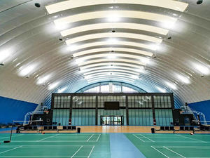 Casa de Burbujas Deportiva Inflable Moderna con Luz - Membrana Permeable para Entrenamiento en Cancha de Baloncesto - Product Image 4