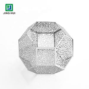 Pantalla de Lámpara Redonda de Metal Plano Hecha a Mano, Pantalla de Lámpara Dorada Tridimensional - Product Image 6