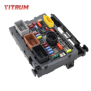 Porte-fusible Peugeot 9664706380 pour gestionnaire de batterie 308 SW en ABS - Product Image 2