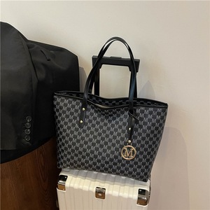 Sac fourre-tout grande capacité pour trajets quotidiens, imprimé tendance, nouveau style 2026 pour étudiantes, sac à bandoulière zippé pour <span class=keywords><strong>cours</strong></span> - Product Image 1