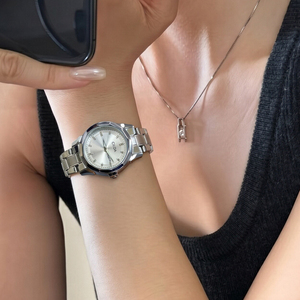 Reloj Redondo Plateado CILOA para Mujer, Personalizable para Mujeres Casuales y a la Moda, Reloj de Cuarzo de Alta Calidad, Regalo de Lujo Ligero - Product Image 4