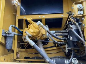 รถขุดตีนตะขาบ Caterpillar 336GC มือสอง ปี 2023 รุ่น 36 ตัน ความจุบุ้งกี๋ 1.7 เมตร ชิ้นส่วนหลัก YUKEN เครื่องยนต์ เกียร์ ปั๊มเกียร์ สภาพดี - Product Image 3