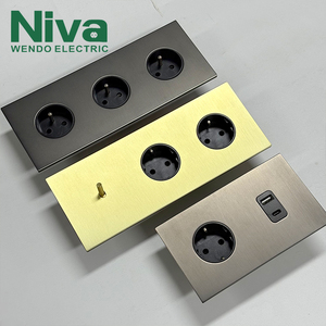 Panel de Acero Inoxidable Personalizable Niva Eunv5 Luxury con Tomacorriente Schuko + USB-A + USB-C para Pared del Hogar - Product Image 5