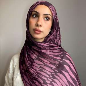 Pañuelo Musulmán con Logotipo Personalizado de Moda 2026, Hijab Modal Estampado para Mujer, Transpirable, Elegante y Modesto, para las 4 Estaciones - Product Image 1