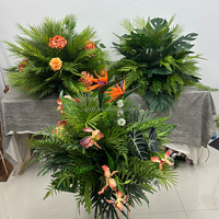 Fournitures Florales Populaires : Centre de Table Tropical en Feuillage Pur et Fleurs pour Décoration de Table de Mariage