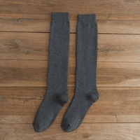 Vente en gros de chaussettes pour hommes Chaussettes longues tube épaisses pour l'hiver à mollet Chaussettes hautes chaudes et moelleuses pour hommes Bas à boucle