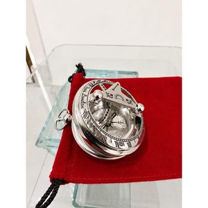 Llavero con Brújula y Reloj Solar, Latón Pulido con Acabado Plateado, Magnético, para Navegación, Senderismo, Multifunción, Estilo Victoriano - Product Image 3