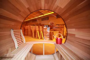 2022 heißer Verkauf kanadischer Zeder/Hemlock traditionelle Dampf fass Sauna raum außerhalb des Holzofens Panorama Glas Sauna raum
