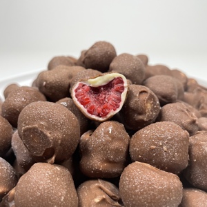 Framboises enrobées de <span class=keywords><strong>chocolat</strong></span> croustillantes et sucrées Hicey, certifiées HALAL, vente en gros, framboises surgelées enrobées de <span class=keywords><strong>chocolat</strong></span> - Product Image 1