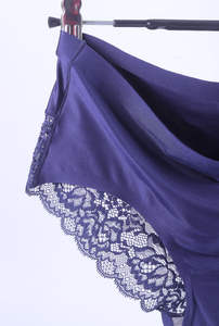 Venta Directa de Fábrica: Bragas Adhesivas de Encaje Sexy Sin Costuras de Secado Rápido con Borde Festoneado/En Forma de Lechuga - Product Image 6