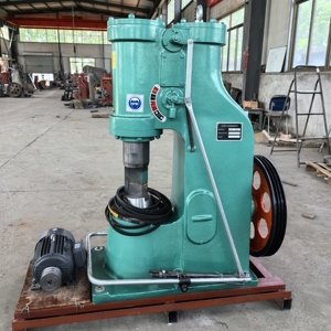 Martillo de forja de potencia de herrería a la venta autónomo con componente de núcleo de motor, a la venta - Product Image 2