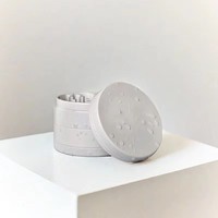 Broyeur à herbes manuel en aluminium anodisé 2026 avec revêtement céramique, 4 couches, pour tabac et épices, idéal pour la cuisine et les accessoires