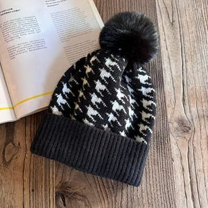 Vente en gros <span class=keywords><strong>pas</strong></span> <span class=keywords><strong>cher</strong></span> prix Pom Pom Beanie chapeaux casquette d'hiver sur mesure avec impression de haute qualité pour la scène de plage - Product Image 5
