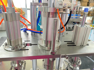 Máquina de llenado de aerosol de <span class=keywords><strong>aceite</strong></span> <span class=keywords><strong>lubricante</strong></span> <span class=keywords><strong>WD</strong></span> <span class=keywords><strong>40</strong></span> para productos de automóviles - Product Image 3