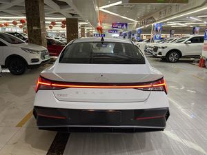 Hyundai Elantra 2023 1.5L CVT <span class=keywords><strong>LUX</strong></span> Edizione Premium, Vernice Originale di Fabbrica 100% su Tutta la Carrozzeria, Auto Usata di Seconda Mano - Product Image 5