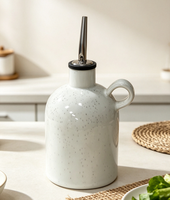 Carafe à huile en céramique mouchetée avec poignée et bec verseur en acier inoxydable pour huile d'olive et vinaigre de cuisine