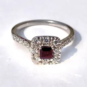 Dişiler için hakiki garnet ile 925 ayar gümüş şık ve çok moda çekici tasarım taş gümüş yüzük