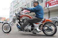 Moto Wolverine Retro 200CC bicylindre, élégante et imposante comme une locomotive