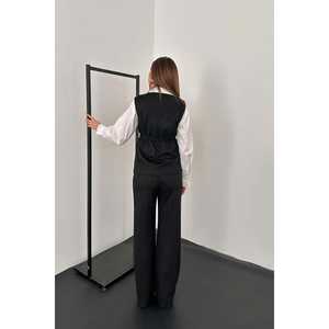 Conjunto de Chaleco y Pantalones de Gamuza Negra para Mujer, Colección de Trajes al por Mayor - Product Image 1