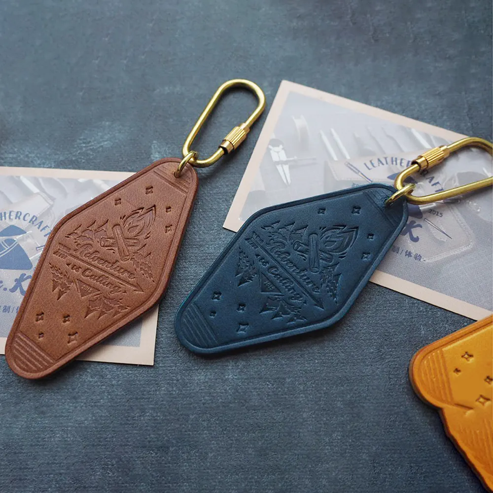 Luxury Personalized Faux Pu Genuine Real Leather Car Clip Keychain Tag Custom Logo Leather Key Chains Leather Keychain With Logo