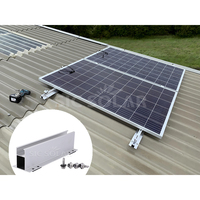 Structure de montage de panneaux solaires pour toit en tôle avec mini-rail en aluminium court