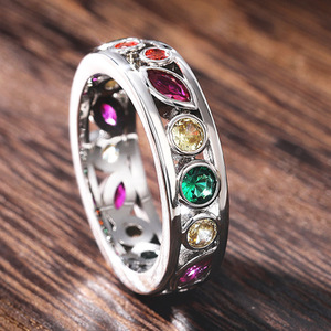 Anello con Zirconi Colorati Traforati, Gioiello Minimalista da Donna per Uso Quotidiano - Product Image 3