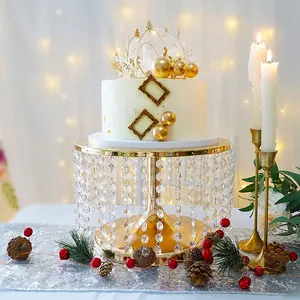 シャンデリアケーキスタンドメタルゴールドシルバープレートラウンドカップケーキスタンドビーズデザートテーブル結婚披露宴の誕生日の装飾