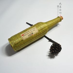 Juego de Regalo Ecológico con Barril de Vino de Bambú y Embalaje de Botella de Seda - Diseño Artesanal con Flores y Estilo Antiguo - Product Image 5