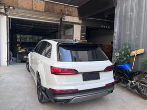 ชุดแต่งคาร์บอนไฟเบอร์สำหรับ Audi Q7 รุ่นใหม่ พร้อมลิ้นหน้า สเกิร์ตข้าง ดิฟฟิวเซอร์ สปอยเลอร์ ซุ้มล้อ เพื่อการอัพเกรดอย่างมีสไตล์ - Product Image 5