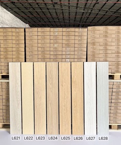Revêtement de sol SPC à emboîtement durable, <span class=keywords><strong>prix</strong></span> <span class=keywords><strong>bas</strong></span>, dalles de vinyle de luxe imperméables pour usage intérieur, revêtement de sol en bois à emboîtement DIY - Product Image 1