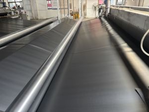 ฟิล์มคลุมดินสำหรับการเกษตร, แผ่นใยสังเคราะห์ HDPE สีน้ำเงิน, ราคาแผ่นใยสังเคราะห์ HDPE สีดำ/ขาว/เขียว, แผ่นใยสังเคราะห์ HDPE หนา 1.5 มม. สำหรับบุบ่อ - Product Image 4