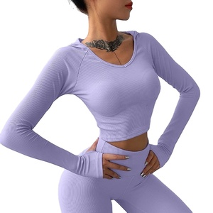 Vêtements de sport pour femmes à manches longues à capuche ajustés et à taille haute Leggings de sport pour la salle de sport Ensemble de yoga - Product Image 5