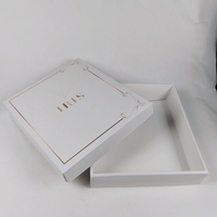 Boîte d'emballage de luxe écologique en carton ondulé pour sous-vêtements chaussettes et vêtements avec logo en relief personnalisable pour la fourrure