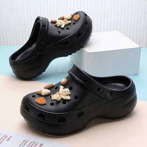 Sabots de luxe de marque de créateur pour femme, en EVA, à plateforme, avec strass métalliques, perforés, style pantoufle, pour fille et enfant, chaussures de jardin - Product Image 1