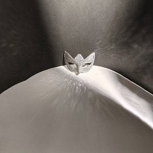 Máscara de Cabeza de Zorro Plateado con Pedrería, Máscara de Plástico para Disfraces de Halloween y Navidad - Product Image 2