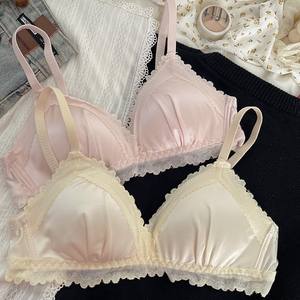 Conjunto de sujetador de copa triangular sin aros, push-up, transpirable, sexy, fino, con borde de encaje francés satinado, tirantes ajustables de punto y espalda en U. - Product Image 1