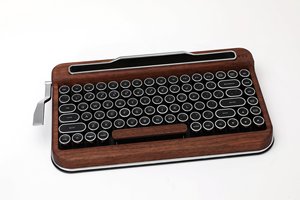 Teclado Mecánico OEM ODM de Madera Especial, Teclas en Español, <span class=keywords><strong>11V</strong></span>, Negro Cromado, Interruptor Marrón - Product Image 1