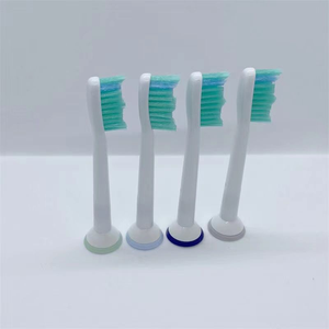 Têtes de rechange pour brosse à dents électrique rechargeable Deep Precisions Cleaning, poils moyens Oral-B, 1 an, hôtel, usage domestique - Product Image 1
