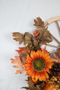 Guirnalda Artificial de Otoño Personalizada de Fábrica con Hojas de Arce y Girasoles para Puerta Principal - Product Image 6